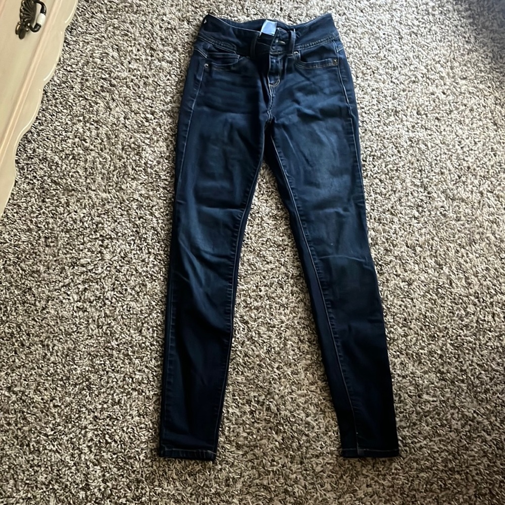 Gently worn over time. Good condition. Skinny jeans